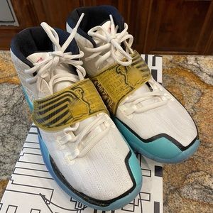 Nike Kyrie 6 Golden Mummy Basketball Shoes